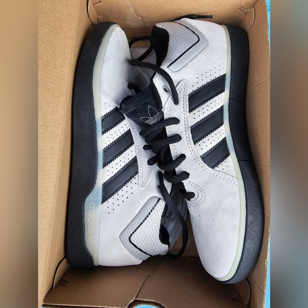 Adidas Tyshawn NEW